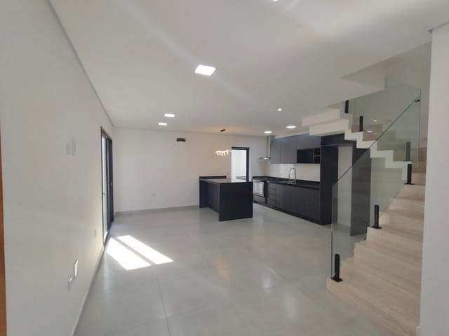 Casa com 127m² 4 quartos e 1 banheiro, à venda, no bairro Indaiá em Bertioga