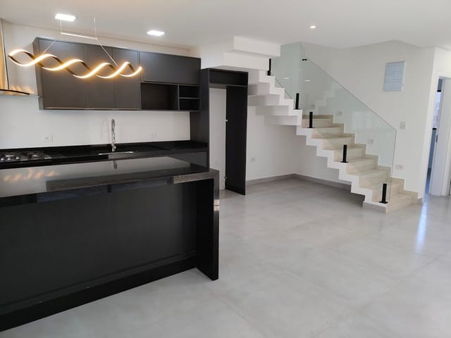 Casa com 127m² 4 quartos e 1 banheiro, à venda, no bairro Indaiá em Bertioga