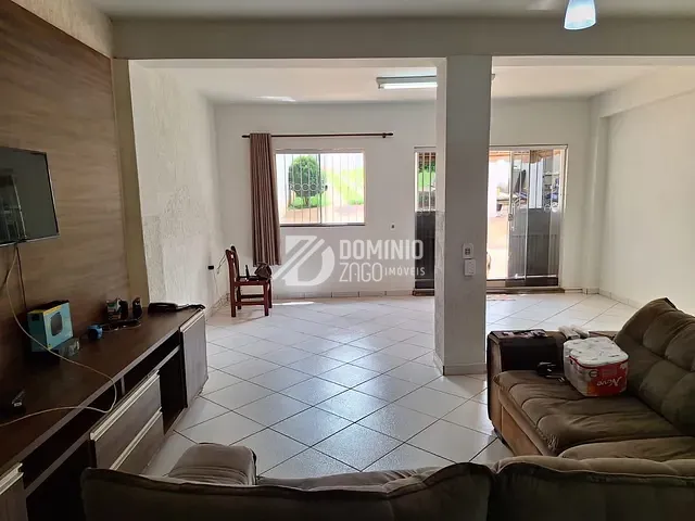 Casa 4 quartos e 2 banheiros, à venda, no bairro Mercês em Uberaba