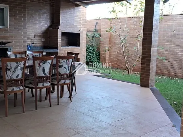 Casa com 411m² 4 quartos e 3 banheiros, à venda, no bairro Damha Residencial Uberaba I em Uberaba