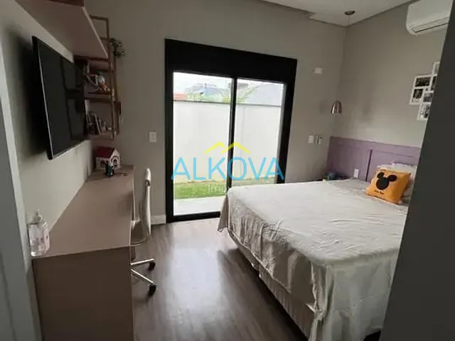 Casa com 375m² 4 quartos e 6 banheiros, à venda, no bairro Condomínio Residencial Monte Carlo em São José dos Campos