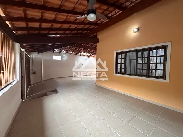 Casa com 250m² 3 quartos e 2 banheiros, à venda, no bairro Jardim Estrela Dalva em Caraguatatuba