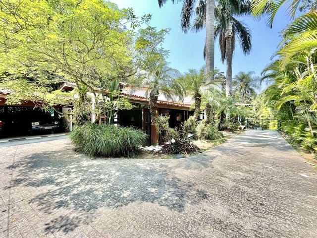 Casa com 628m² 6 quartos e 9 banheiros, à venda, no bairro Granja Viana II em Cotia