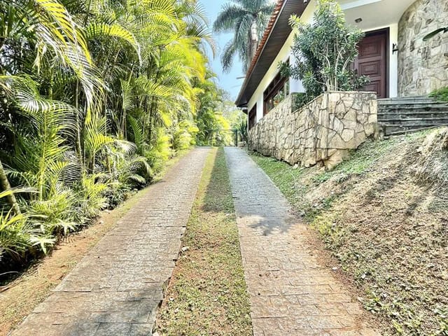 Casa com 628m² 6 quartos e 9 banheiros, à venda, no bairro Granja Viana II em Cotia