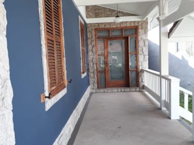 Casa com 380m², para alugar, no bairro Valparaíso em Petrópolis