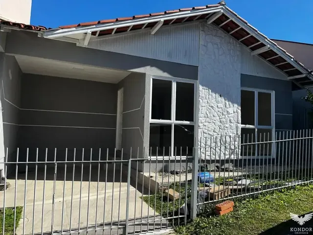 Casa com 232m² 3 quartos e 2 banheiros, à venda, no bairro São Braz em Curitiba