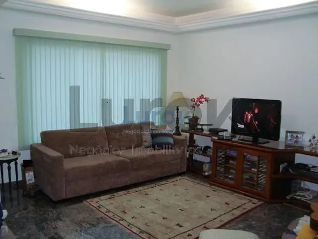 Casa com 392m² 4 quartos e 3 banheiros, à venda, no bairro Roncáglia em Valinhos