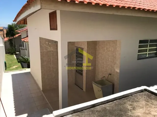 Casa com 1000m² 3 quartos e 1 banheiro, à venda, no bairro Jardim Santa Rosa em Itatiba