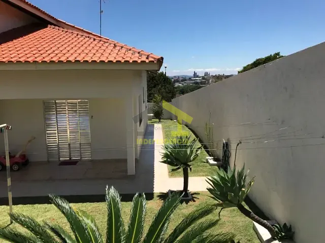 Casa com 1000m² 3 quartos e 1 banheiro, à venda, no bairro Jardim Santa Rosa em Itatiba