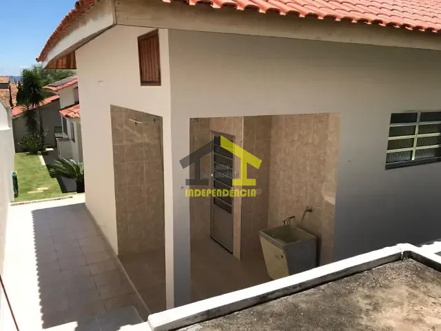 Casa com 1000m² 3 quartos e 1 banheiro, à venda, no bairro Jardim Santa Rosa em Itatiba