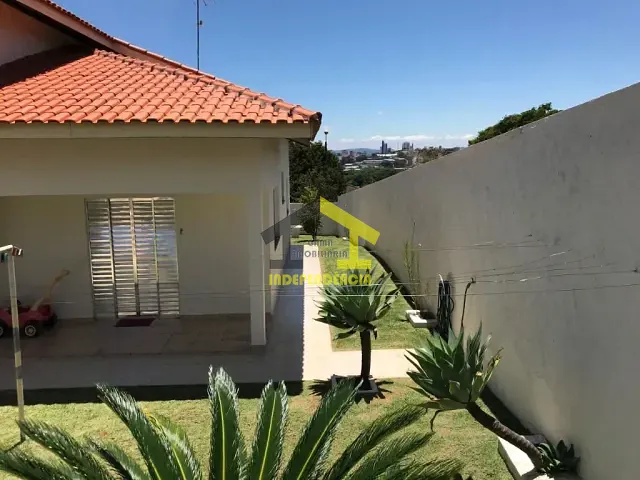 Casa com 1000m² 3 quartos e 1 banheiro, à venda, no bairro Jardim Santa Rosa em Itatiba
