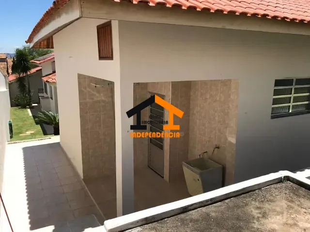 Casa com 1000m² 3 quartos e 1 banheiro, à venda, no bairro Jardim Santa Rosa em Itatiba