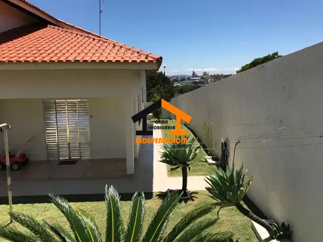 Casa com 1000m² 3 quartos e 1 banheiro, à venda, no bairro Jardim Santa Rosa em Itatiba