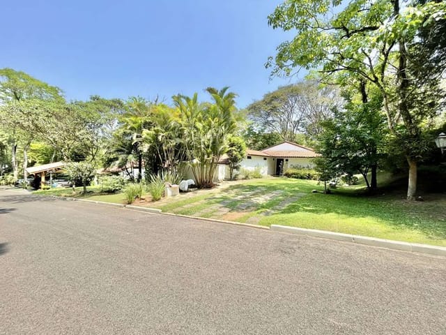Casa com 480m² 4 quartos e 3 banheiros, à venda, no bairro Granja Viana II em Cotia
