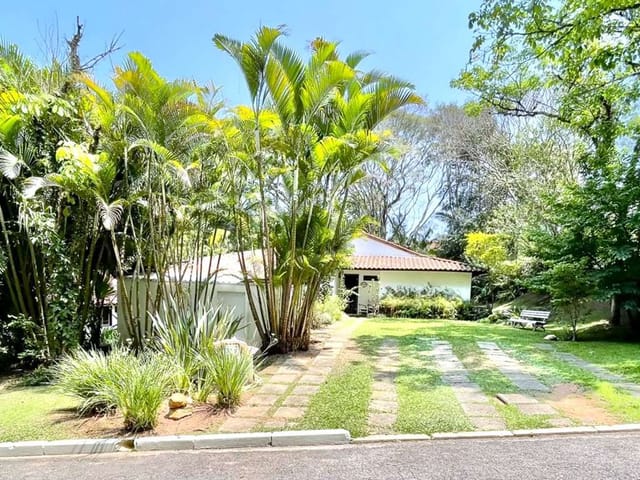 Casa com 480m² 4 quartos e 3 banheiros, à venda, no bairro Granja Viana II em Cotia