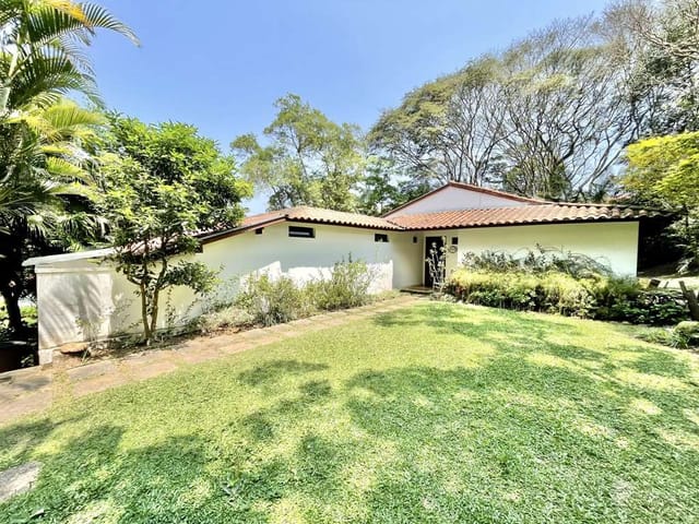 Casa com 480m² 4 quartos e 3 banheiros, à venda, no bairro Granja Viana II em Cotia