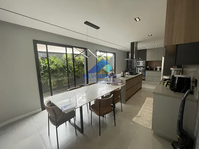 Casa com 350m² 3 quartos e 3 banheiros, à venda, no bairro Jardim Alvorada em São José dos Campos