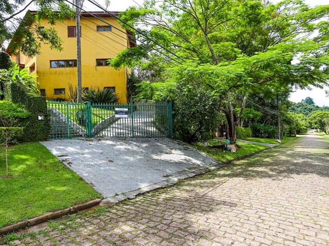 Casa com 1000m² 4 quartos e 7 banheiros, à venda, no bairro São Paulo II em Cotia