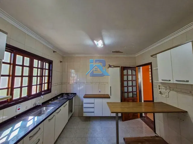 Casa com 250m² 3 quartos e 1 banheiro, à venda, no bairro Recanto do Parque em Itatiba