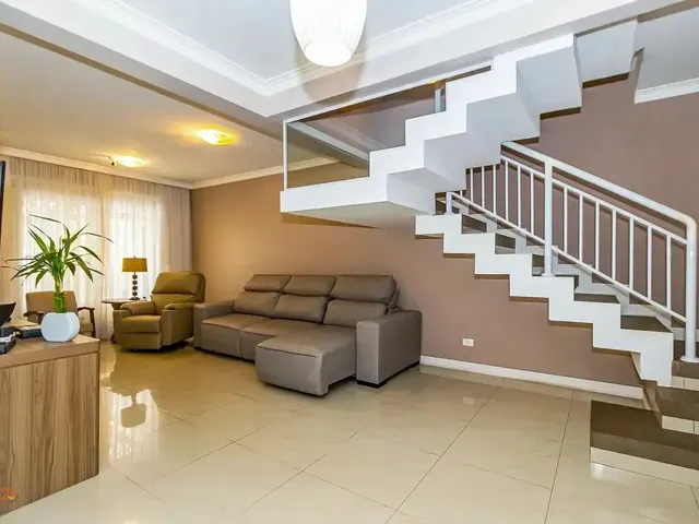 Casa 3 quartos e 2 banheiros, para alugar, no bairro Jardim das Américas em Curitiba