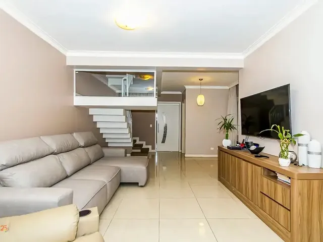 Casa 3 quartos e 2 banheiros, para alugar, no bairro Jardim das Américas em Curitiba