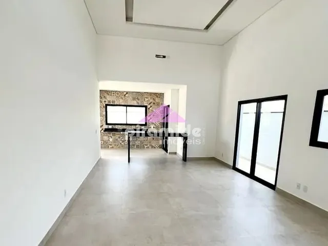 Casa com 300m² 3 quartos e 2 banheiros, à venda, no bairro Condomínio Terras do Vale em Caçapava