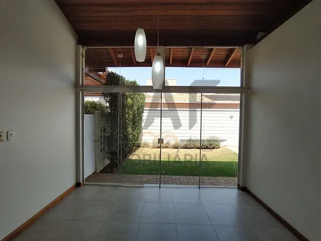 Casa com 450m² 3 quartos e 3 banheiros, à venda, no bairro Condomínio Nova Holanda em Holambra