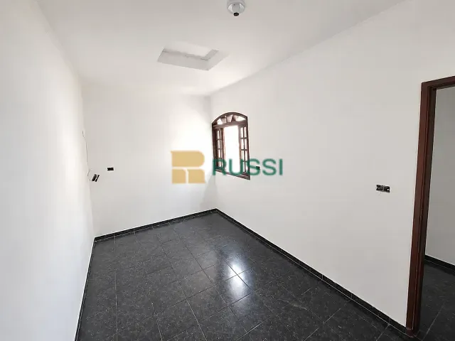 Casa 5 quartos e 3 banheiros, à venda, no bairro Jardim Ismênia em São José dos Campos