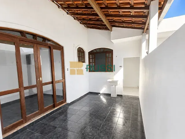 Casa 5 quartos e 3 banheiros, à venda, no bairro Jardim Ismênia em São José dos Campos