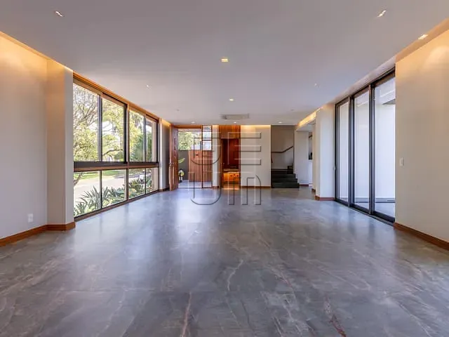 Casa com 506m² 5 quartos e 7 banheiros, à venda, no bairro Esperança em Londrina