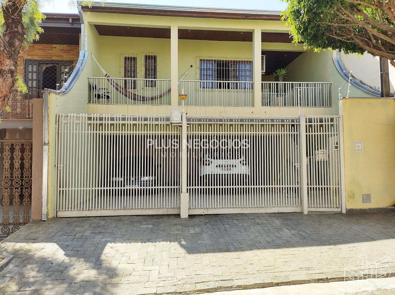 Casa à venda com 3 quartos, 230m² - Foto 1
