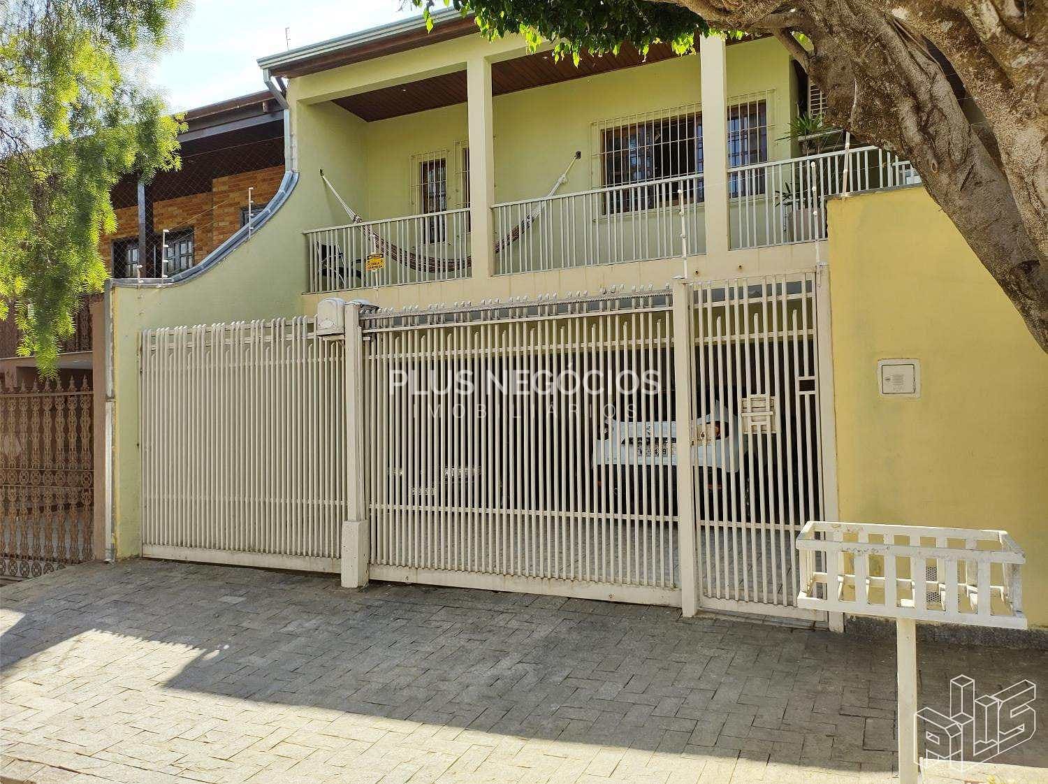 Casa à venda com 3 quartos, 230m² - Foto 2