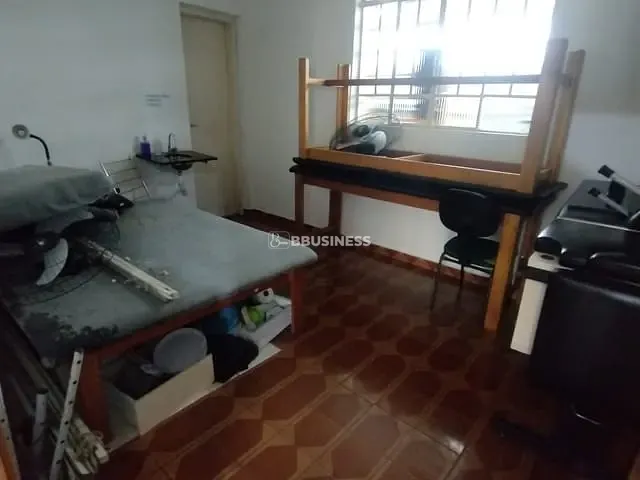 Casa com 360m², à venda, no bairro Glória em Contagem