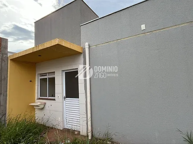 Casa 2 quartos e 1 banheiro, à venda, no bairro Parque das Aroeiras em Uberaba
