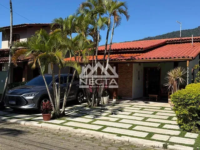 Casa com 549m² 3 quartos e 2 banheiros, à venda, no bairro Enseada em São Sebastião