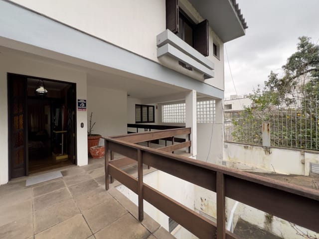Casa 4 quartos e 5 banheiros, à venda, no bairro Passo da Areia em Porto Alegre