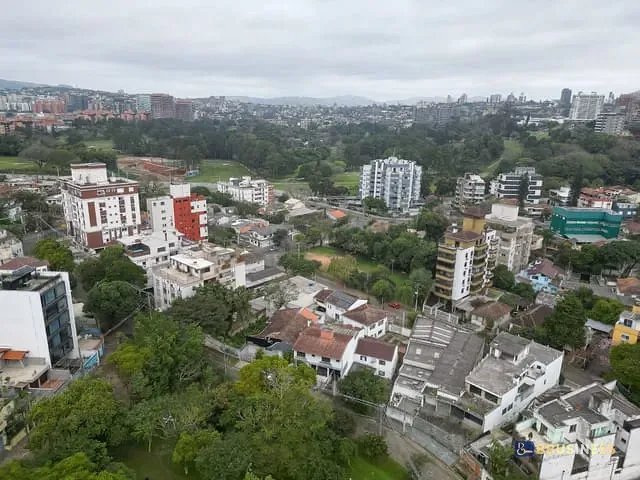 Casa 4 quartos e 5 banheiros, à venda, no bairro Passo da Areia em Porto Alegre