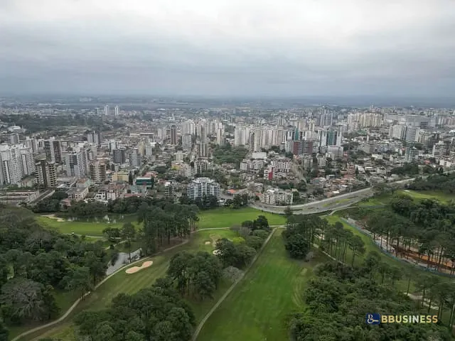 Casa 4 quartos e 5 banheiros, à venda, no bairro Passo da Areia em Porto Alegre