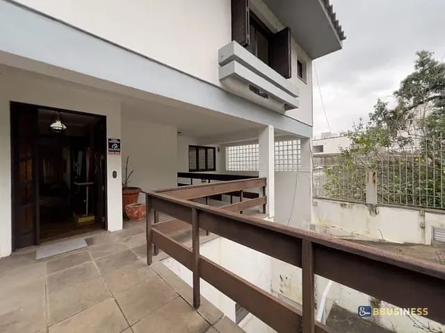 Casa 4 quartos e 5 banheiros, à venda, no bairro Passo da Areia em Porto Alegre