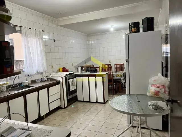 Casa com 210m² 4 quartos e 3 banheiros, à venda, no bairro Vila Yara em Osasco