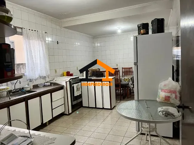 Casa com 210m² 4 quartos e 3 banheiros, à venda, no bairro Vila Yara em Osasco