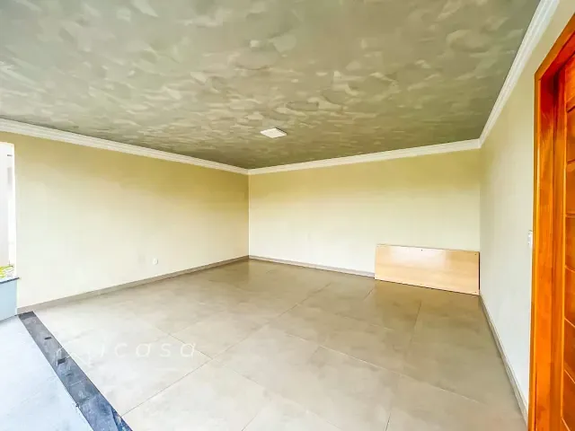 Casa com 250m² 3 quartos e 3 banheiros, à venda, no bairro Parque Residencial Maria Elmira em Caçapava