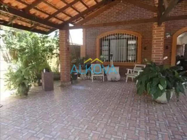 Casa com 280m² 3 quartos e 3 banheiros, à venda, no bairro Getuba em Caraguatatuba