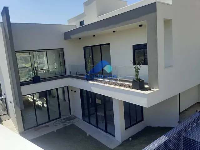 Casa com 472m² 4 quartos e 2 banheiros, à venda, no bairro Condomínio Residencial Alphaville II em São José dos Campos
