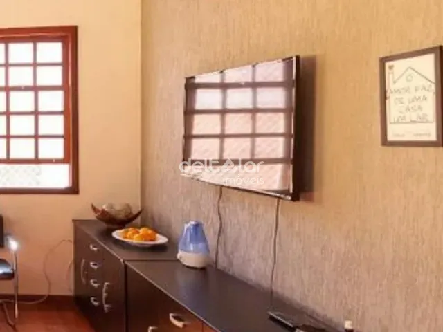 Casa 3 quartos e 2 banheiros, à venda, no bairro Santa Amélia em Belo Horizonte