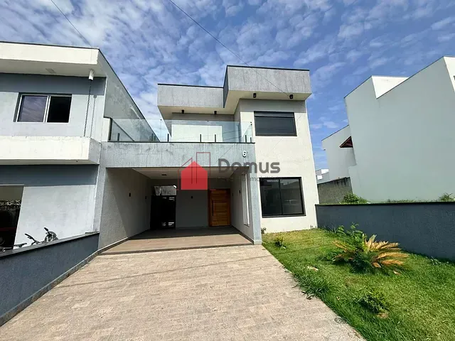 Casa com 213m² 4 quartos e 3 banheiros, para alugar, no bairro Residencial Vila Romana em Pindamonhangaba