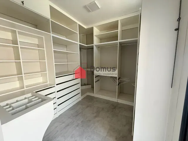 Casa com 213m² 4 quartos e 3 banheiros, para alugar, no bairro Residencial Vila Romana em Pindamonhangaba