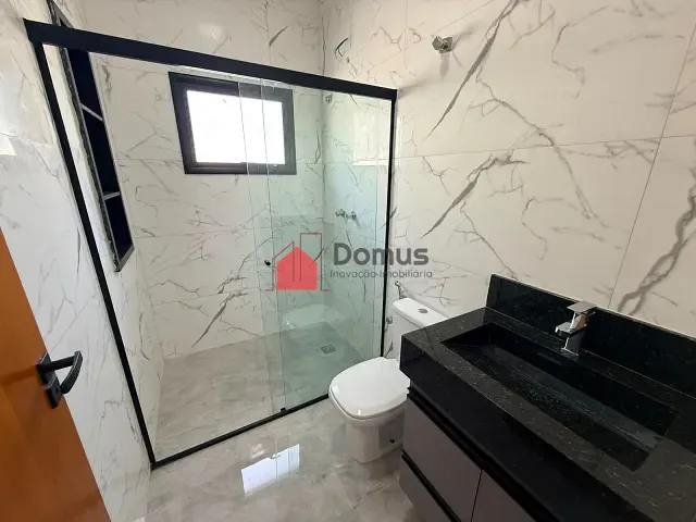 Casa com 213m² 4 quartos e 3 banheiros, para alugar, no bairro Residencial Vila Romana em Pindamonhangaba