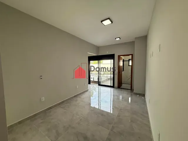 Casa com 213m² 4 quartos e 3 banheiros, para alugar, no bairro Residencial Vila Romana em Pindamonhangaba