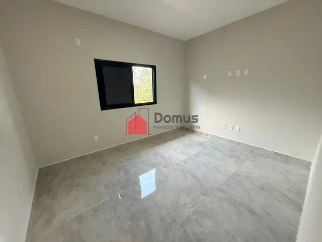 Casa com 213m² 4 quartos e 3 banheiros, para alugar, no bairro Residencial Vila Romana em Pindamonhangaba